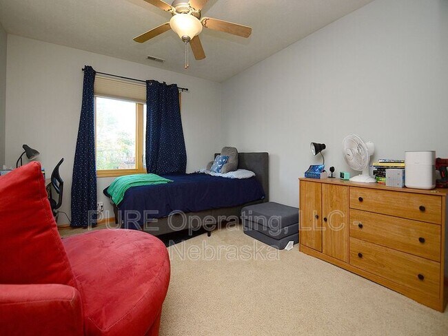 Building Photo - 2003 Crest Ridge Dr