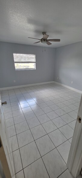 Building Photo - 470 NE 18th Ave