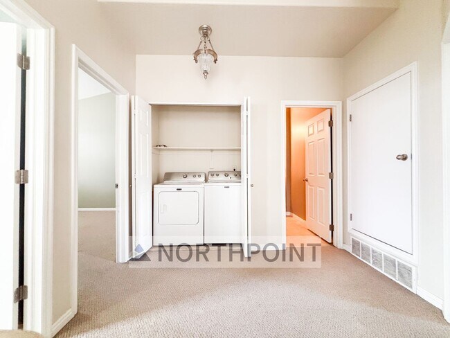 Building Photo - 3 Bed 2 Bath townhome near Jordan River Park!