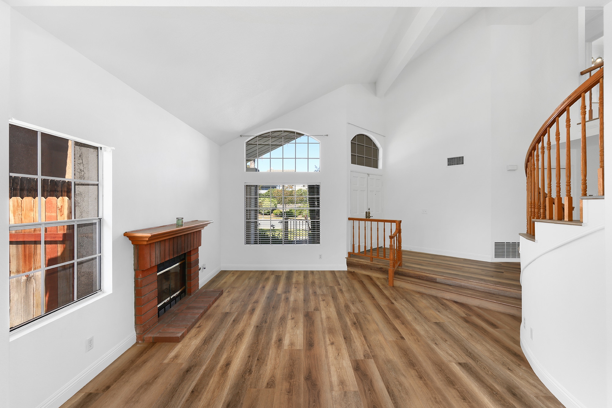 Building Photo - 6718 Vanderbilt Plz