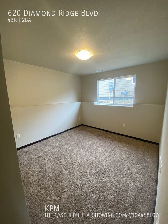 Building Photo - 4 BED | 2 BATH | DOUBLE GARAGE | RAPID VALLEY
