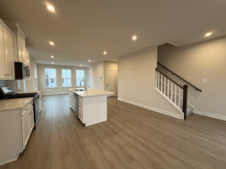 Building Photo - 1836 Bergerac Ct