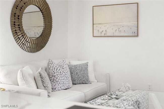 Building Photo - 175 5th Ave S