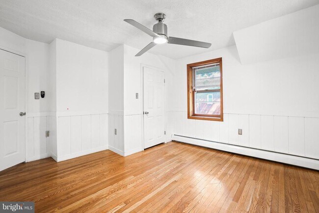 Building Photo - 2206 S Fern St