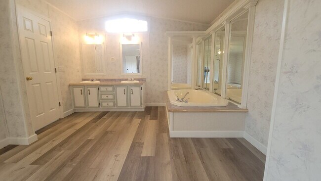 Building Photo - " 2-Bed, 2-Bath Mobile Home Retreat in Tan...