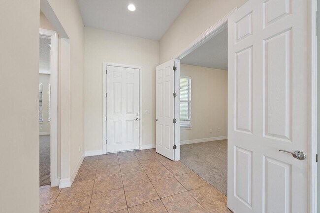 Building Photo - 127 Shores Pointe Dr