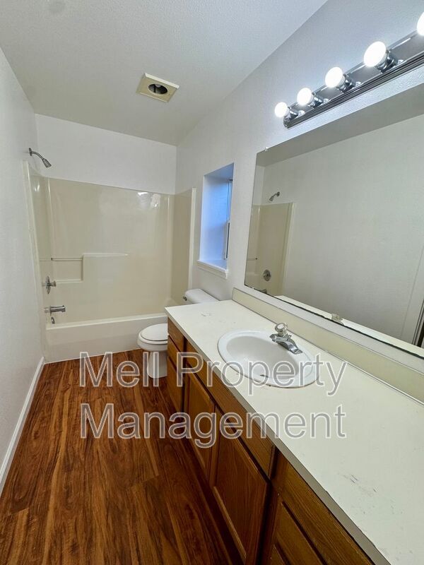 Building Photo - 101 E Heatherwood Ct