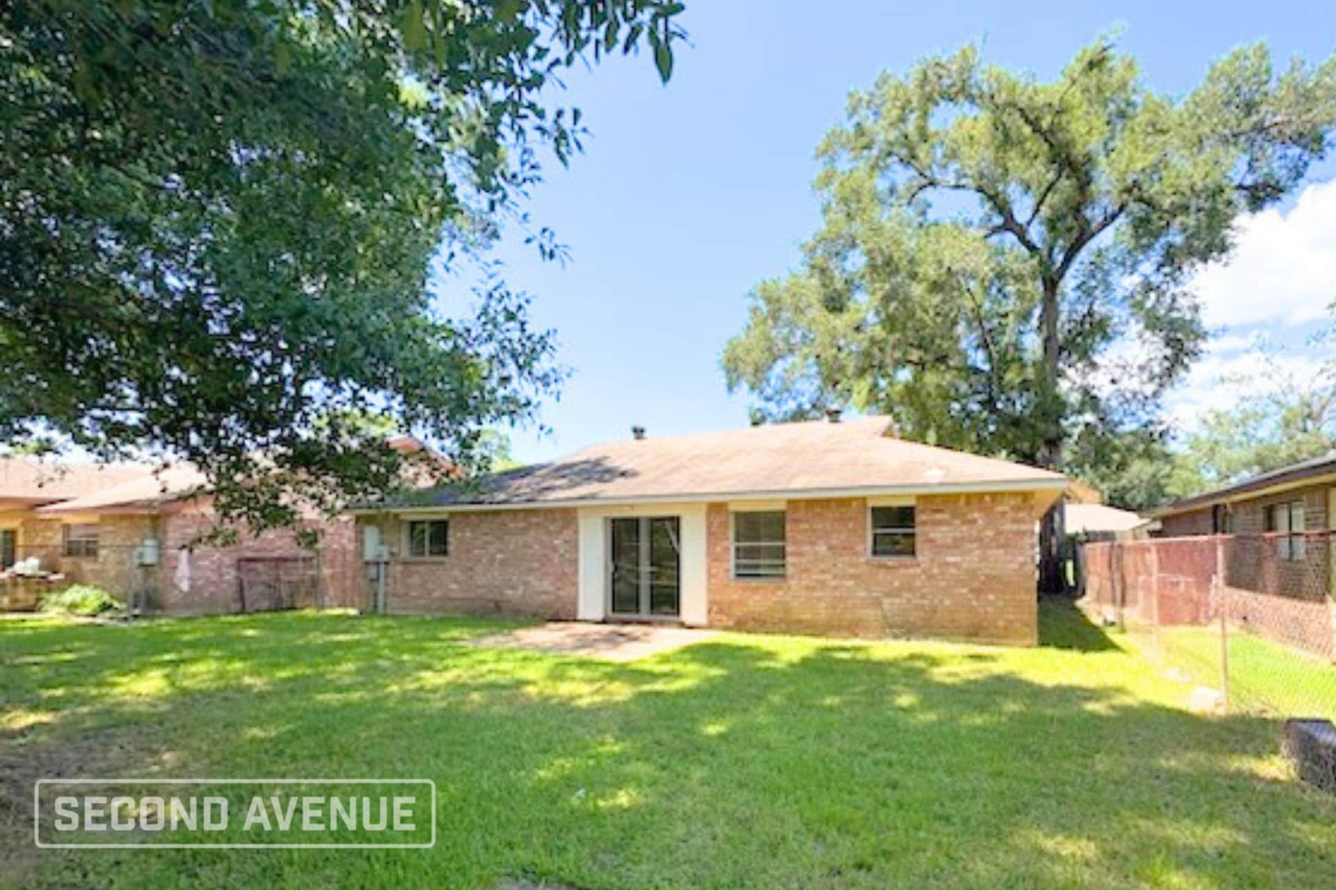 Building Photo - 10006 Valley Park Dr