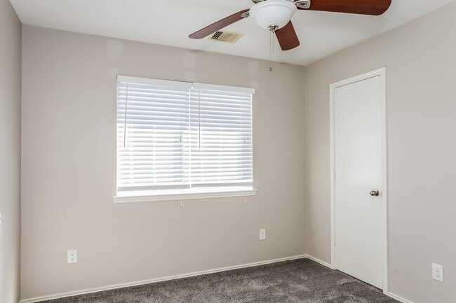 Building Photo - 2110 Nichole Woods Dr