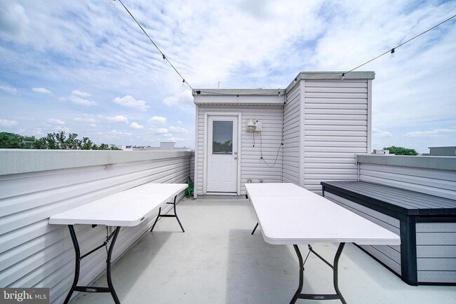 Building Photo - 1513 S Lambert St