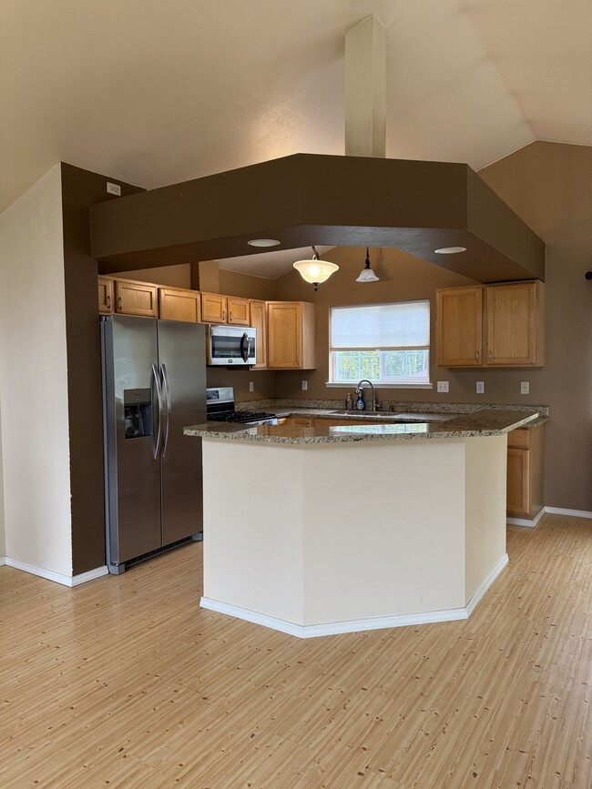Building Photo - 7140 W Sandvik Dr