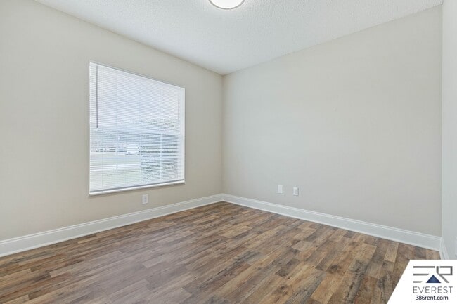 Building Photo - LIKE NEW 3/2/2 IN THE HEART OF PALM COAST