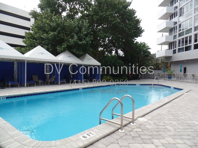 Building Photo - 470 3rd St S