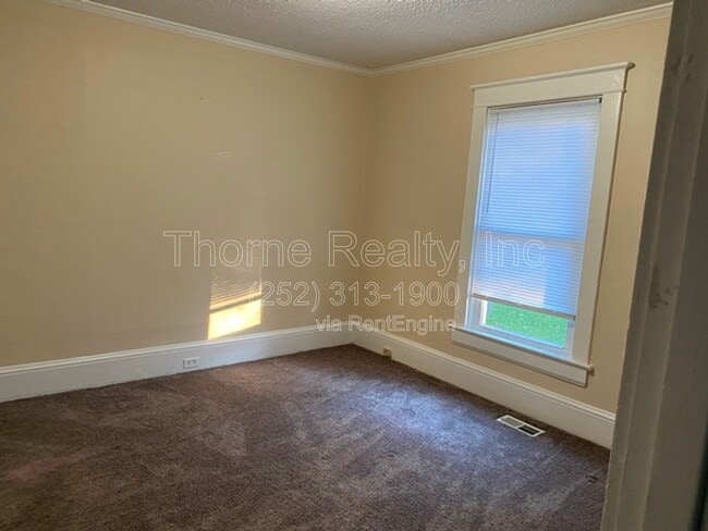 Building Photo - 1409 Dogwood Ave