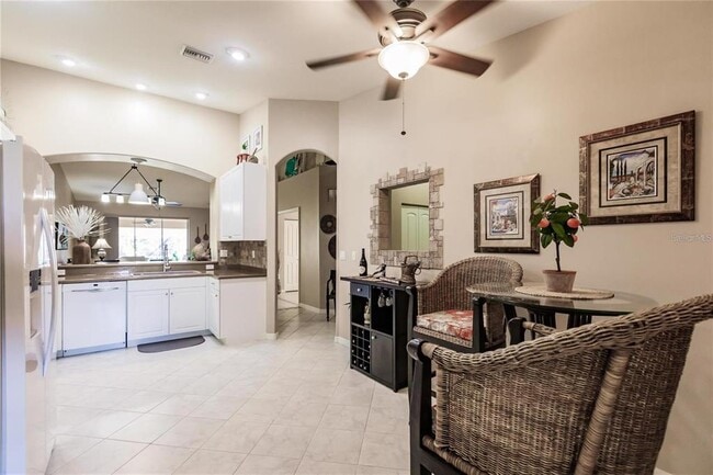 Building Photo - 323 Monaco Dr