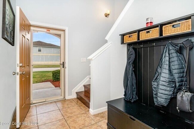 Building Photo - End Unit in Lake Washington Townhomes!!