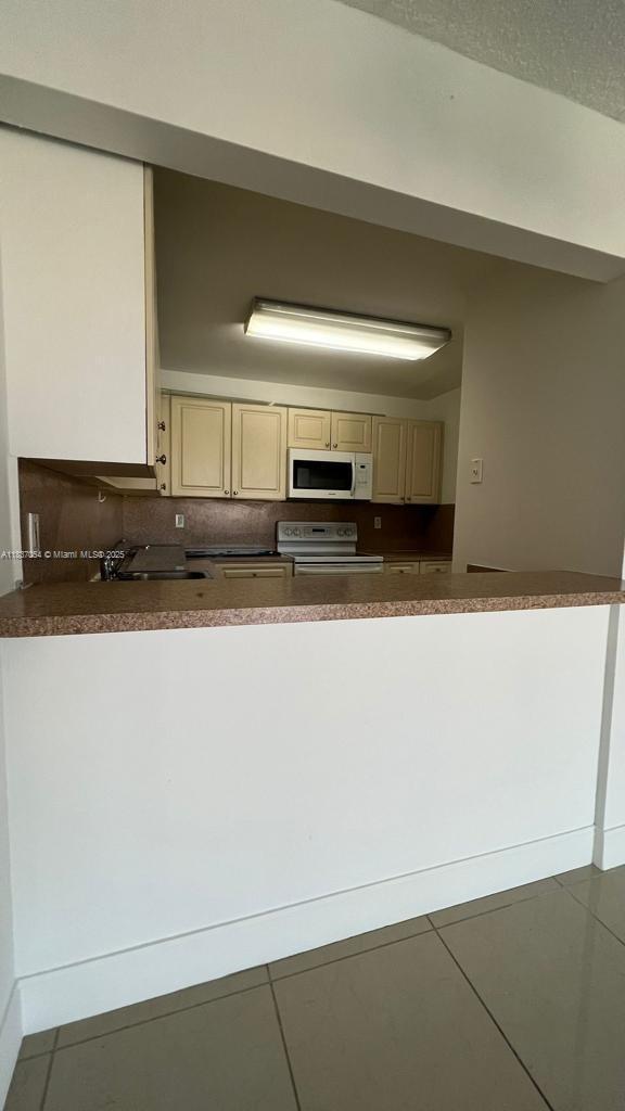 Building Photo - 6950 Miami Gardens Dr