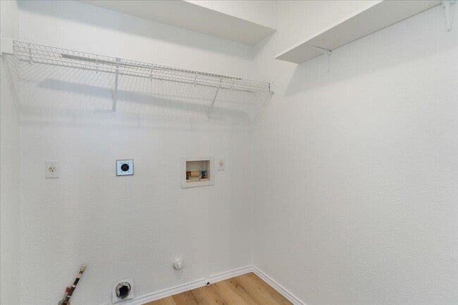 Building Photo - 1025 Doras Dr