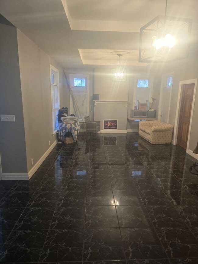 Building Photo - Available for Move In Mid- November!