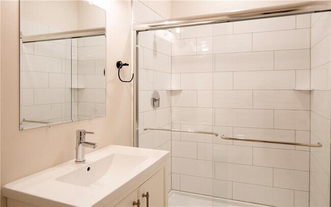 Building Photo - 15 Cranston Ave