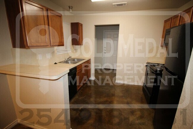 Building Photo - 4008 Cambridge Dr