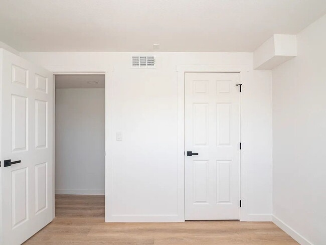 Building Photo - "Charming 5-Bed Sanctuary with Cozy Fireplace on South Rogers Street!"