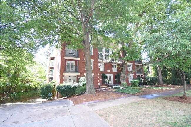 Building Photo - 416 Queens Rd