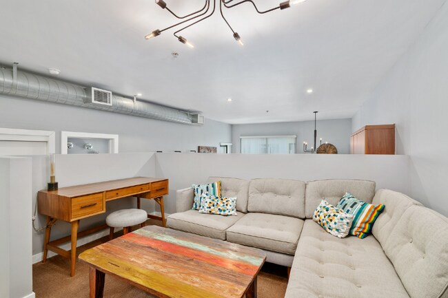 Building Photo - 889 Date St