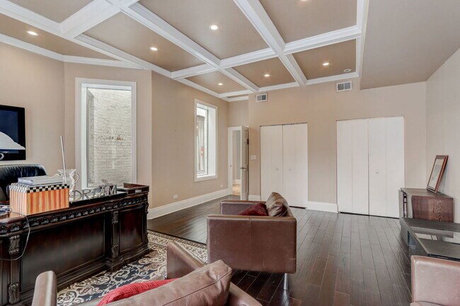 Building Photo - 22 W Ontario St