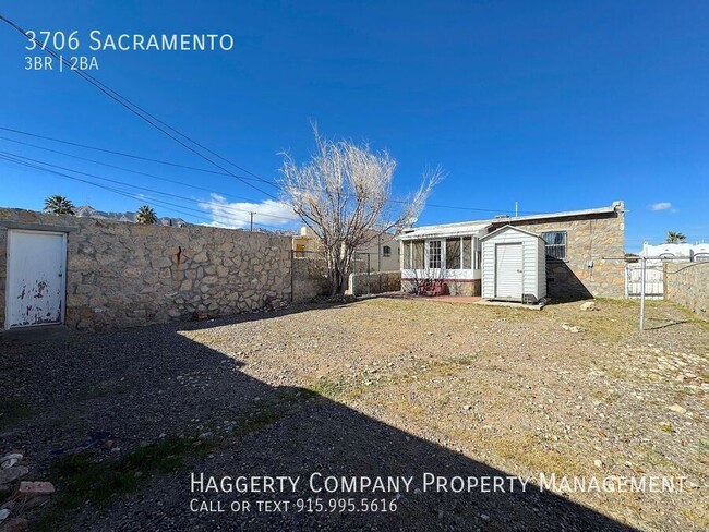 Building Photo - Central El Paso 3 bed with Refrig A/C and ...