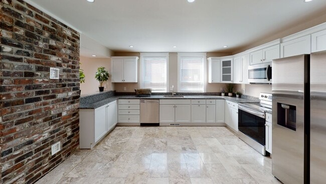 Primary Photo - $1710 per Bedroom | 5BR/3BA in Fort Sander...