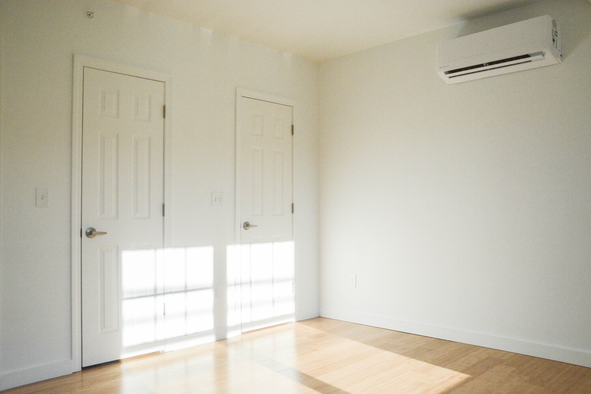 Building Photo - 548 Main St