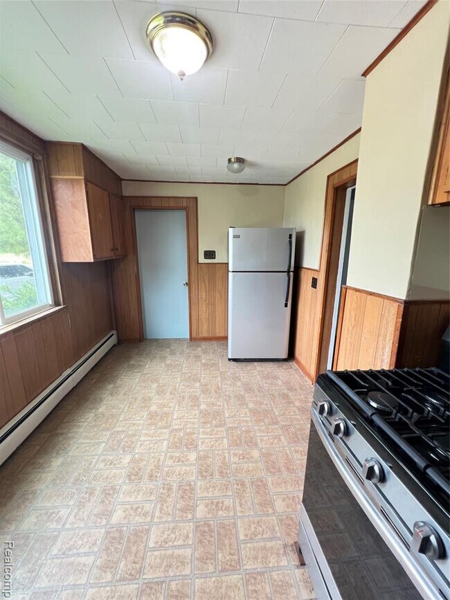 Building Photo - 9890 Chinavare Rd