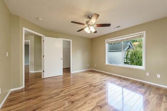 Building Photo - $500 Move In Special  4 Bedroom 2.5 Bath N...