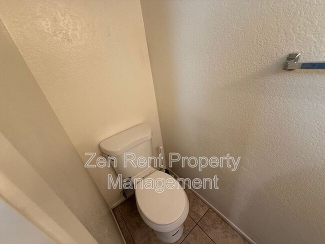 Building Photo - 2843 E Marconi Ave