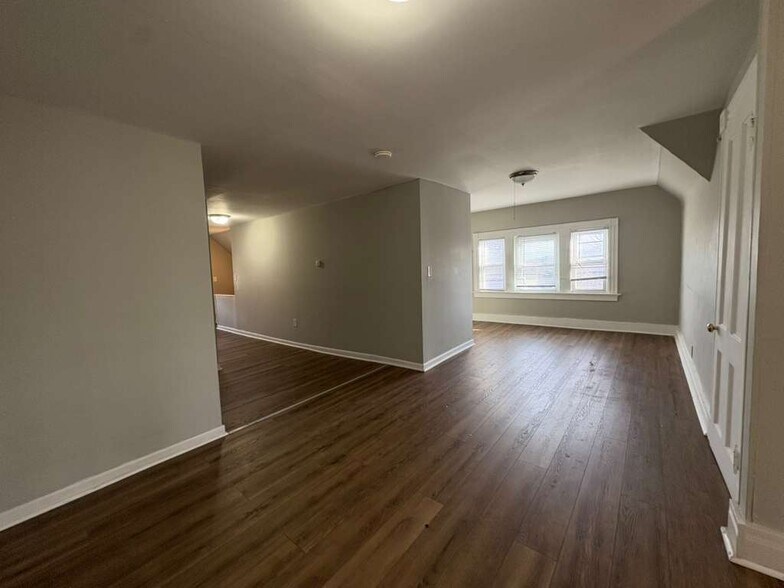 Building Photo - 153 Humphrey St