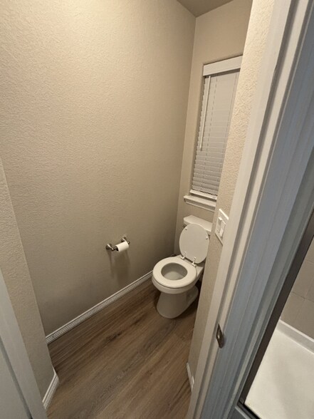 Building Photo - 4946 Olympus Dr