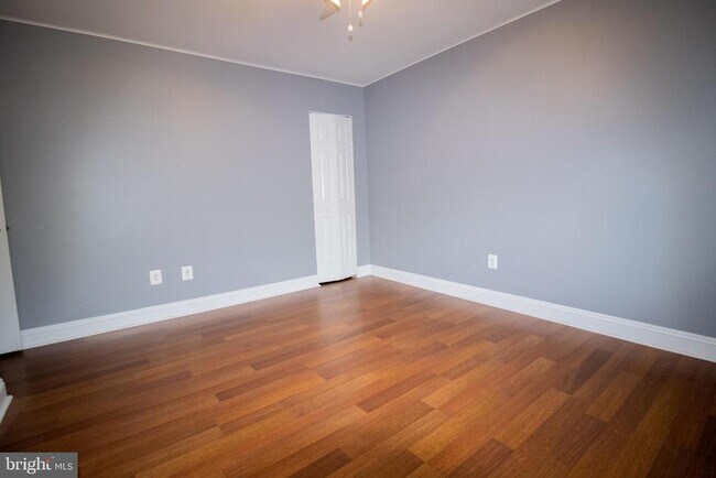 Building Photo - 1127 Thackary Ct