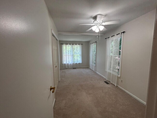 Building Photo - 6001 Rabbit Hill Ct