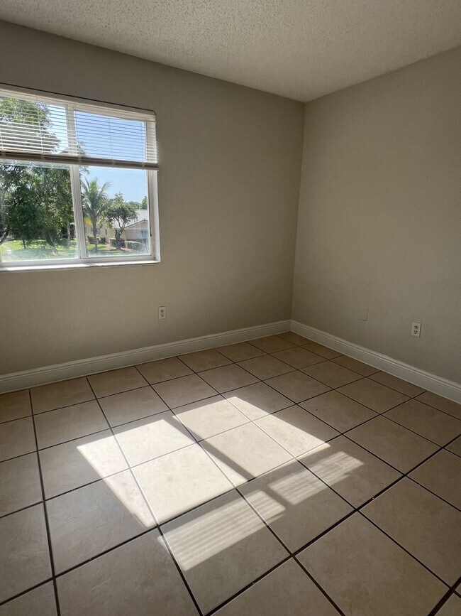 Building Photo - 3846 NW 115th Ave