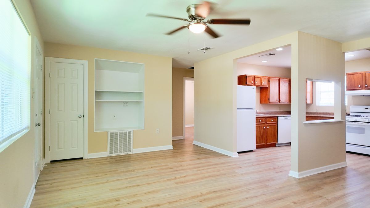 Building Photo - 1221 Bayou Shore Dr
