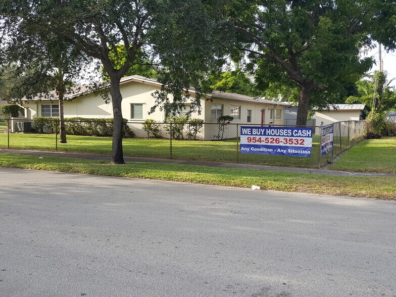 Building Photo - 1700 NW 27TH TERRACE