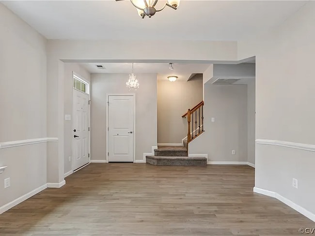 Building Photo - 8127 Creekside Village Dr