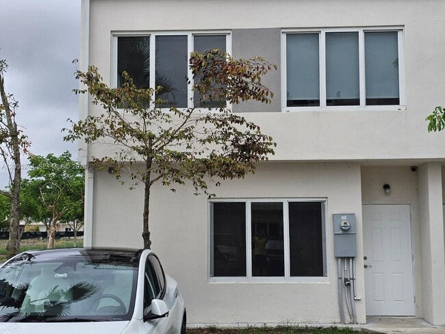 Building Photo - 25806 SW 144th Ct