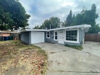 Building Photo - $3250 -- Charming, Centrally Located Singl...