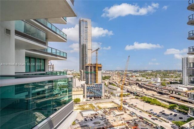 Building Photo - 900 Biscayne Blvd