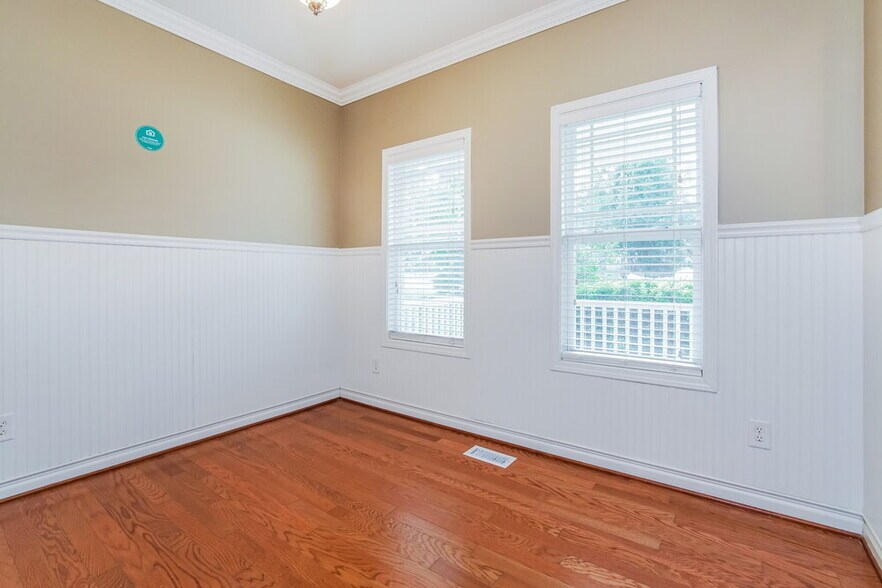 Building Photo - 146 Willowbrook Cir