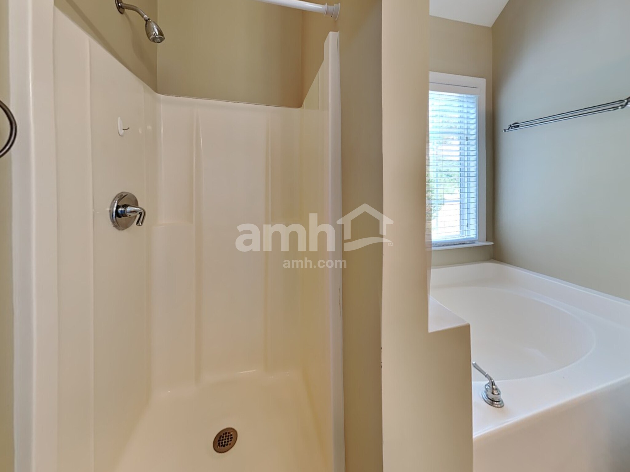 Building Photo - 56 Locket Dr