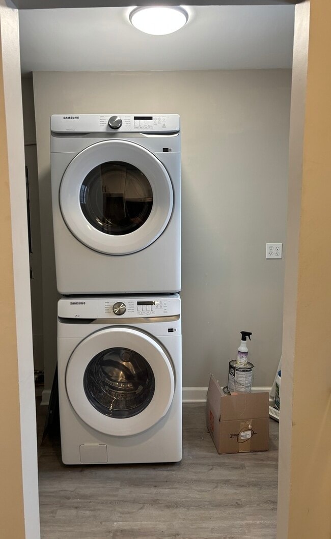 Building Photo - 5552 Lyman Ave