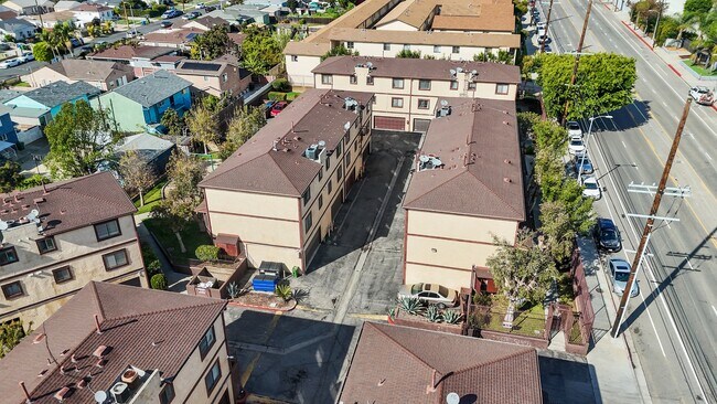 Building Photo - 515 W Gardena Blvd